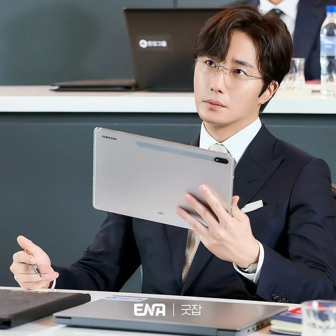 Хорошая работа дорама. Чон Иль у хорошая работа. Good job Jung il Woo. Необычный секретарь у ён у