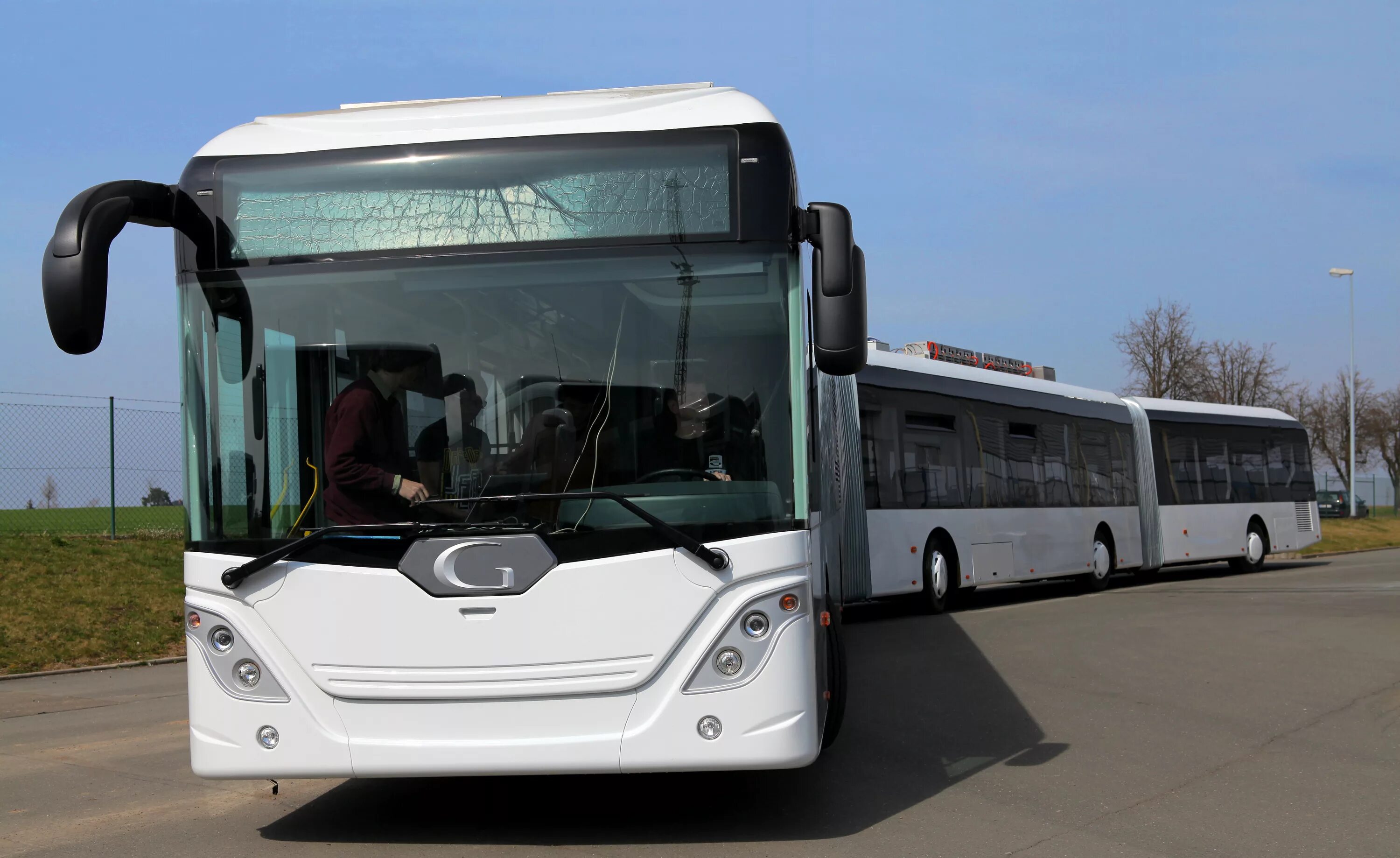 2 метра. Largest bus. Автобус autotram extra grand. Largest bus. Неоплан автобус двухэтажный сочлененный.