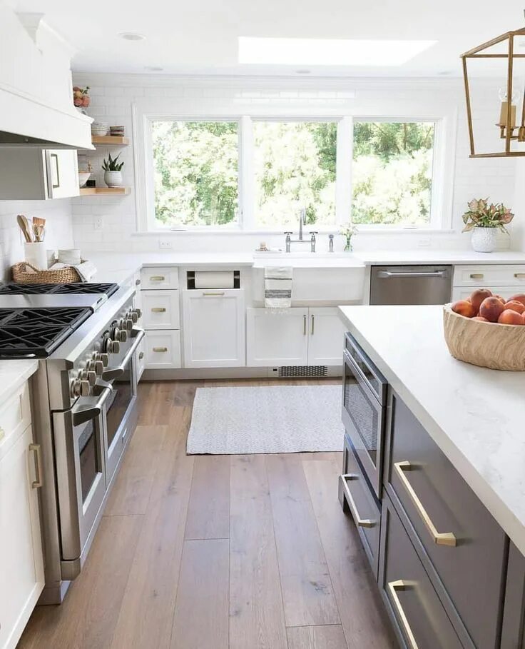 Great looking laminate! Quick-Step Varnished Oak laminate Kitchen flooring, Wood