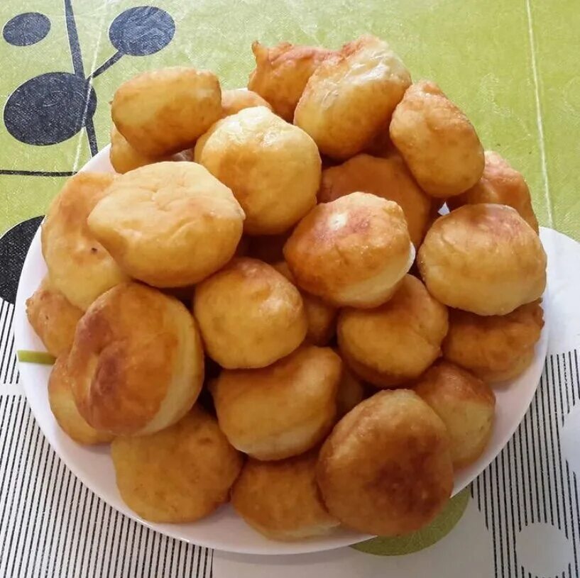 Баурсаки шельпеки. Казахская кухня баурсаки. Пышные казахские баурсаки. Баурсаки ногайские. Рецепт теста на баурсаки