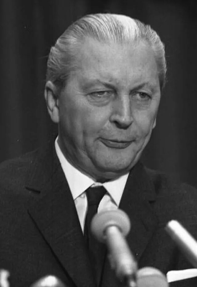 Курт георг кизингер. Курт кизингер. Курт георг кизингер (1904—1988). Курт кизингер. Курта георга кизингера.