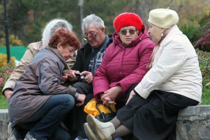 Пенсия 85 лет. Льготы для пенсионеров Новосибирска. Пенсионеры лето. Пристань пенсионеров Новосибирск. Пенсионер в Ветхом доме.