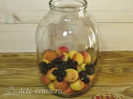 Компот из абрикос и красной смородины