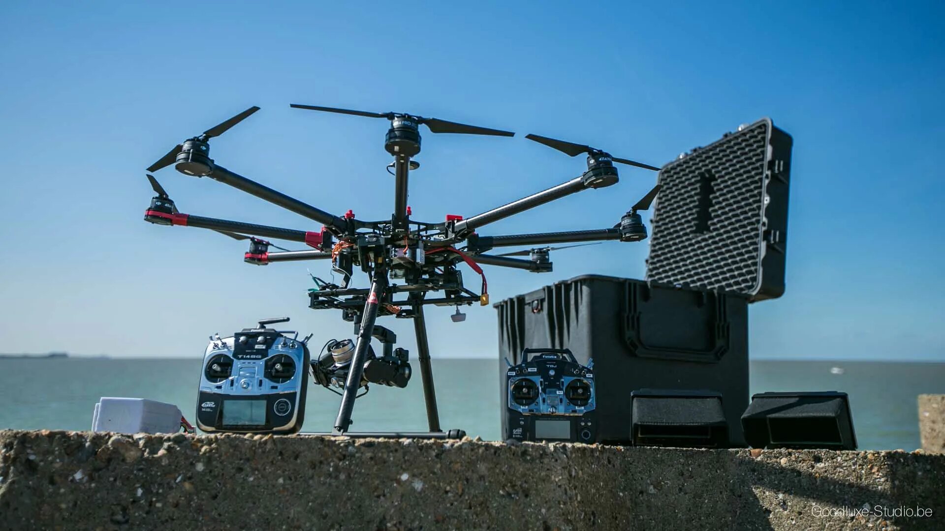 Dji s1000. Дрон v80 vulture. Dji inspire 1 полёт. Дорогие квадрокоптеры в мире. Квадрокоптер dji agaras t40.