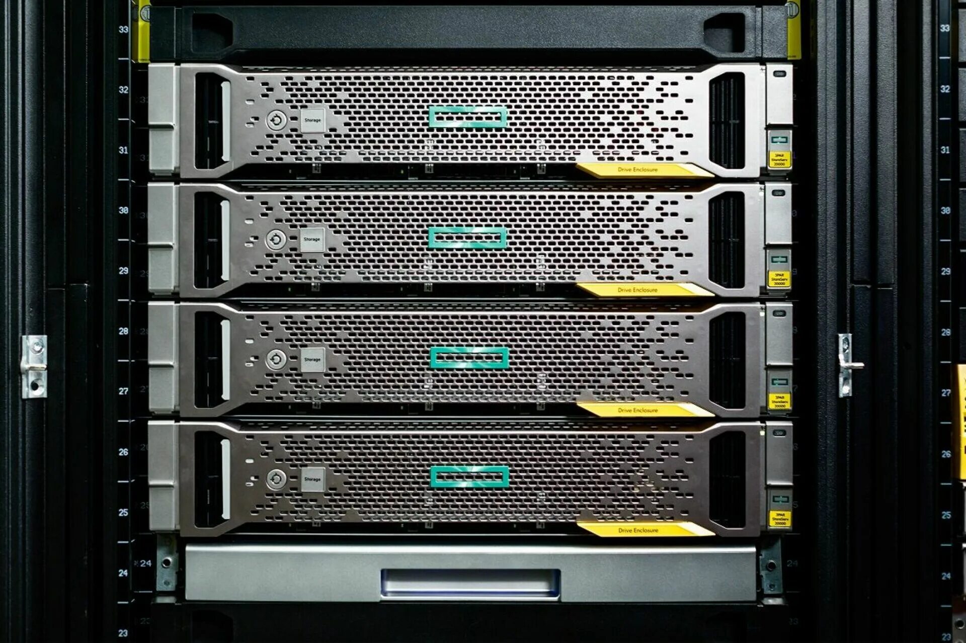 Server dumps. HPE c700. Сервер. Сервер компьютер. Серверное оборудование.