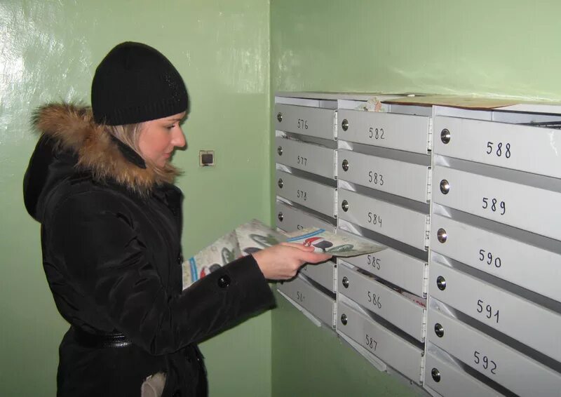 распространитель рекламных листовок по почтовым ящикам. реклама по почтовым ящикам. распространитель листовок почтовым.