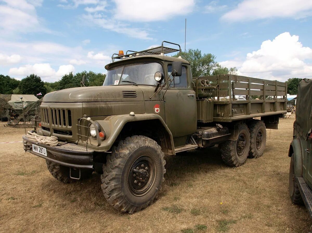 Зил 131 алтайский край. Грузовик ЗИЛ 131. ЗИЛ 131 военный. ЗИЛ 131 армейский. ЗИЛ 131 бортовой.