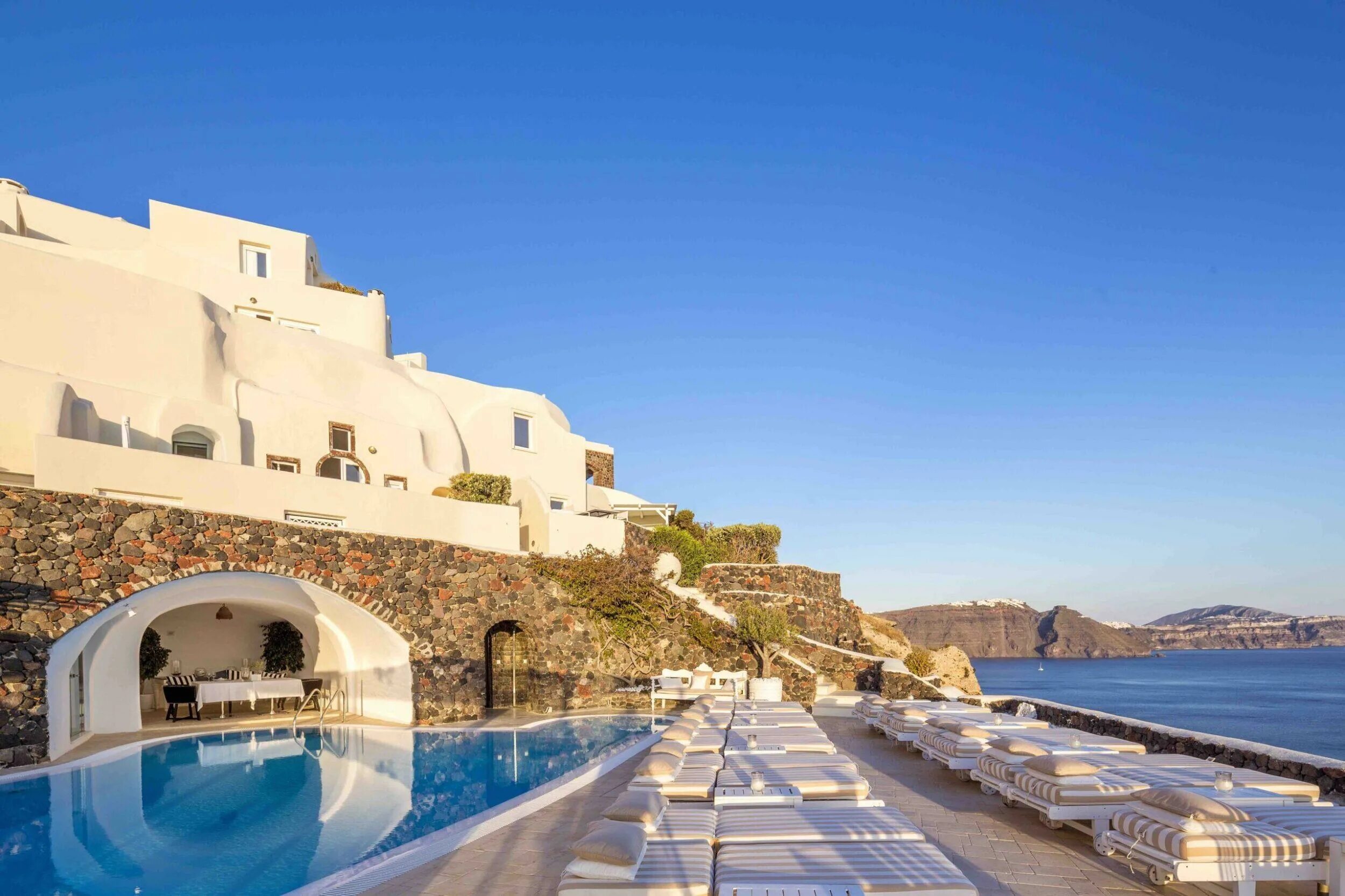 Греческие отели. Греция Санторини отель Santorini. Отель Canaves Oia Suites. Санторини трипадвайзер.