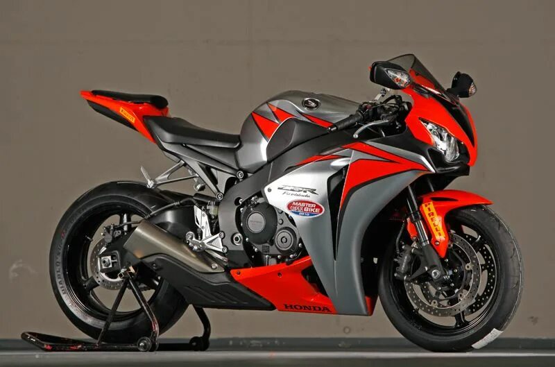 Мотоцикл honda 1000. Honda 1000rr Fireblade. Honda cbr1000rr Fireblade. Honda cbr1000rr 2008. Honda cbr1000rr Fireblade Red.