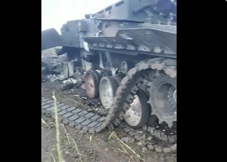 Польский краб. Польская самоходная гаубица краб. Самоходная гаубица Krab польская краб. Польская самоходная гаубица краб подбитая. Уничтоженная польская САУ краб.