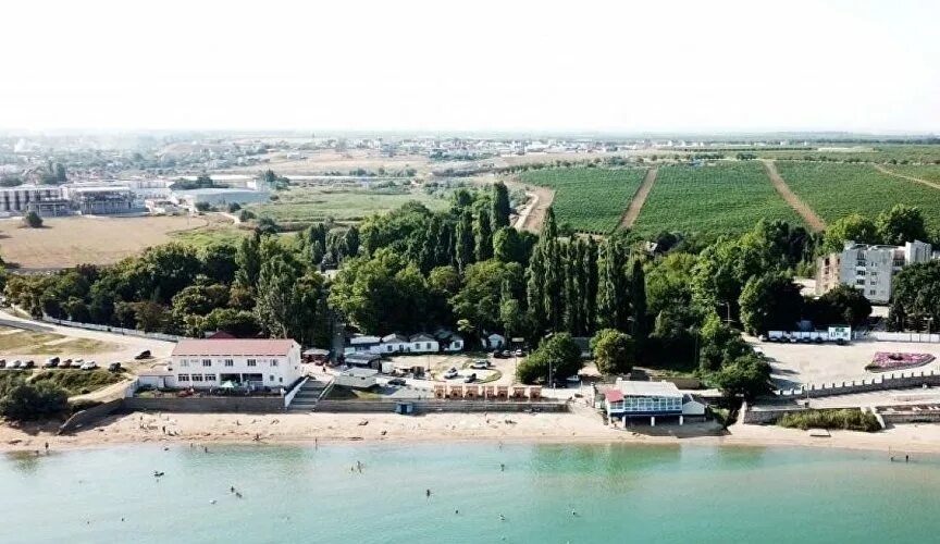 Село угловое бахчисарайский. Село угловое Бахчисарайский район. Село угловое Севастополь. Поселок угловое Крым. Угловое Бахчисарайский район пляж.