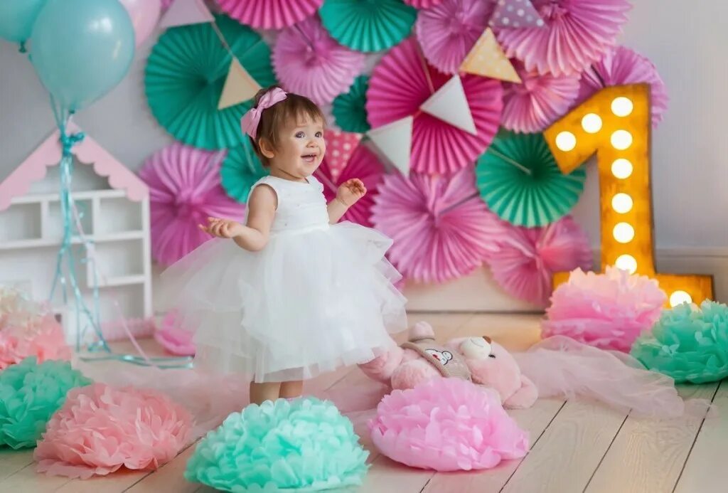 Rebenok. фотосессия с ребенком 2 года. интересное для девочки 2 года. подарок девочке на 1 годик на день рождения. игрушки большие для девочек 2 лет.