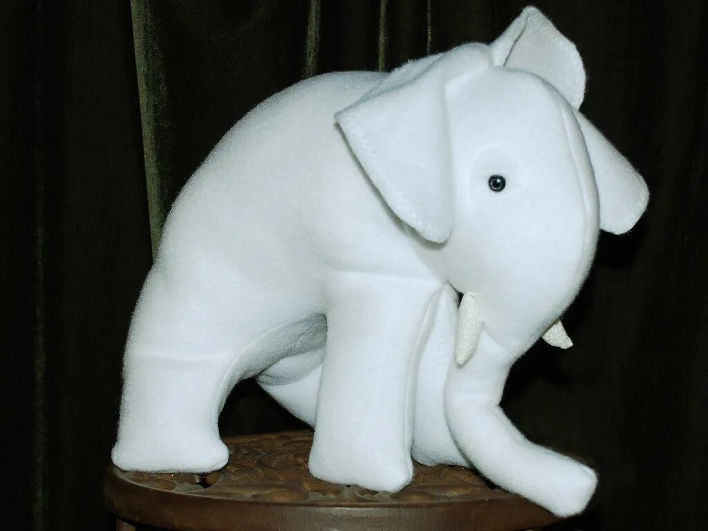 Белый слон. Белые слоны. Белый слон педальный. Белый слоник