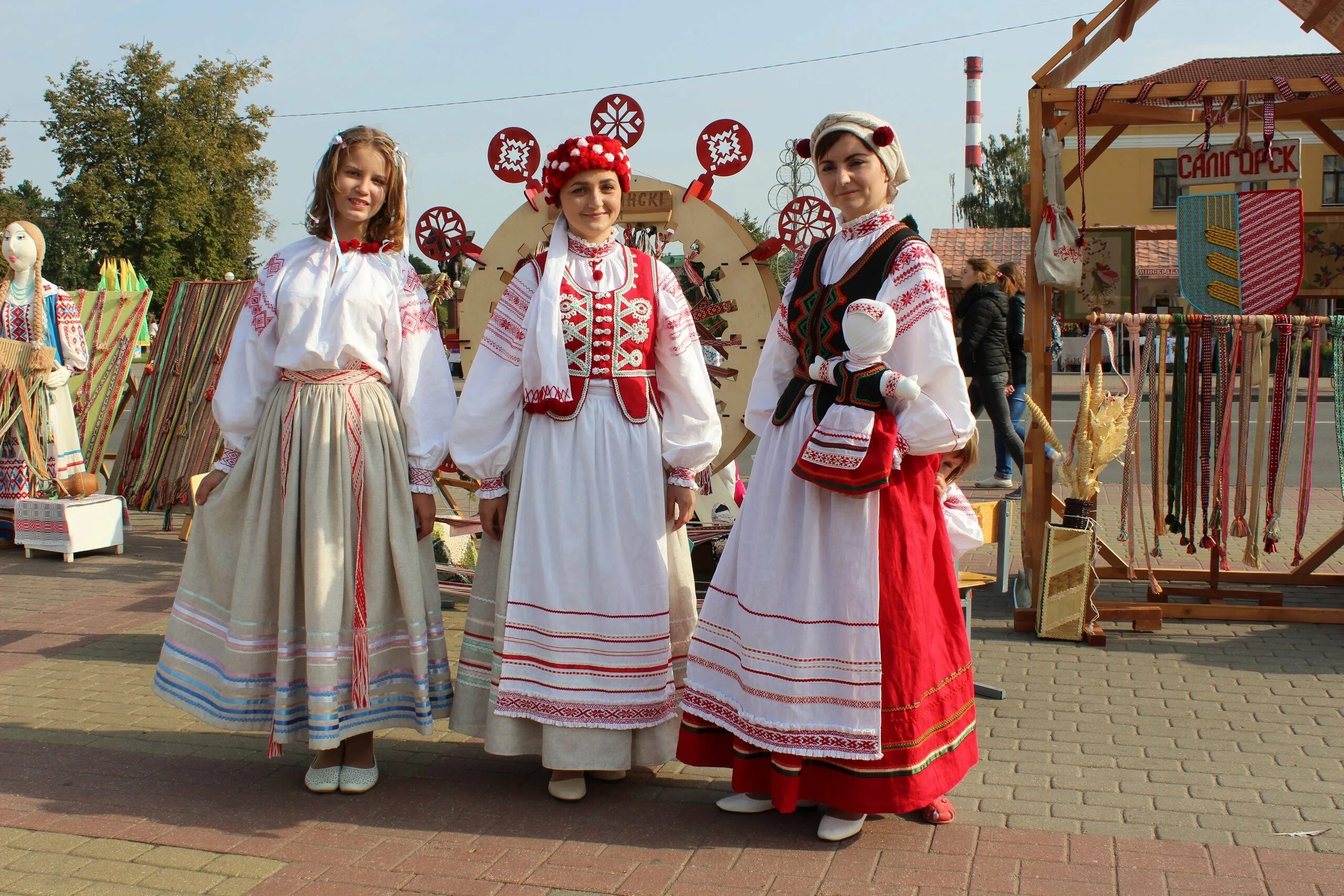 Россия беларусь женщины. Национальный костюм Белоруссии. Нац костюм Белоруссии. Беларуский национальный кастюм. Нац одежда белорусов.