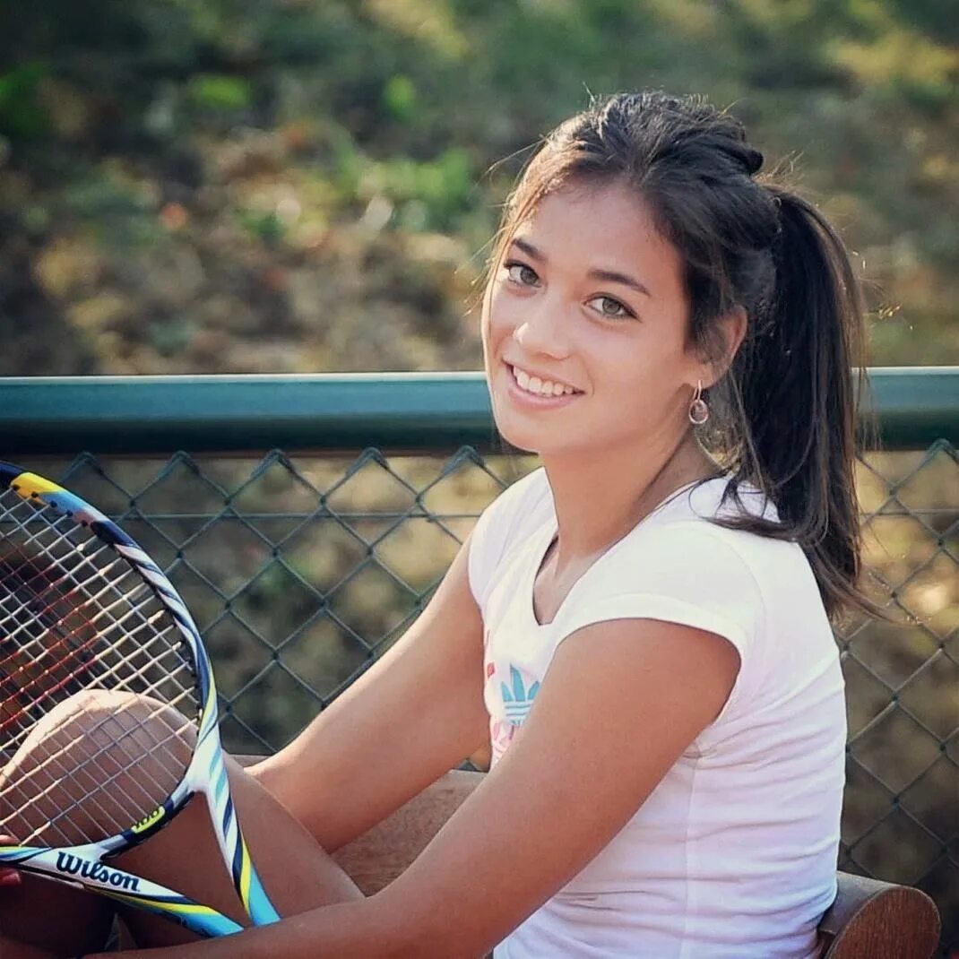 Ализе Лим теннис. Теннисистка Элизи. Ализе Лим теннисистка фото. Alizee дочь.