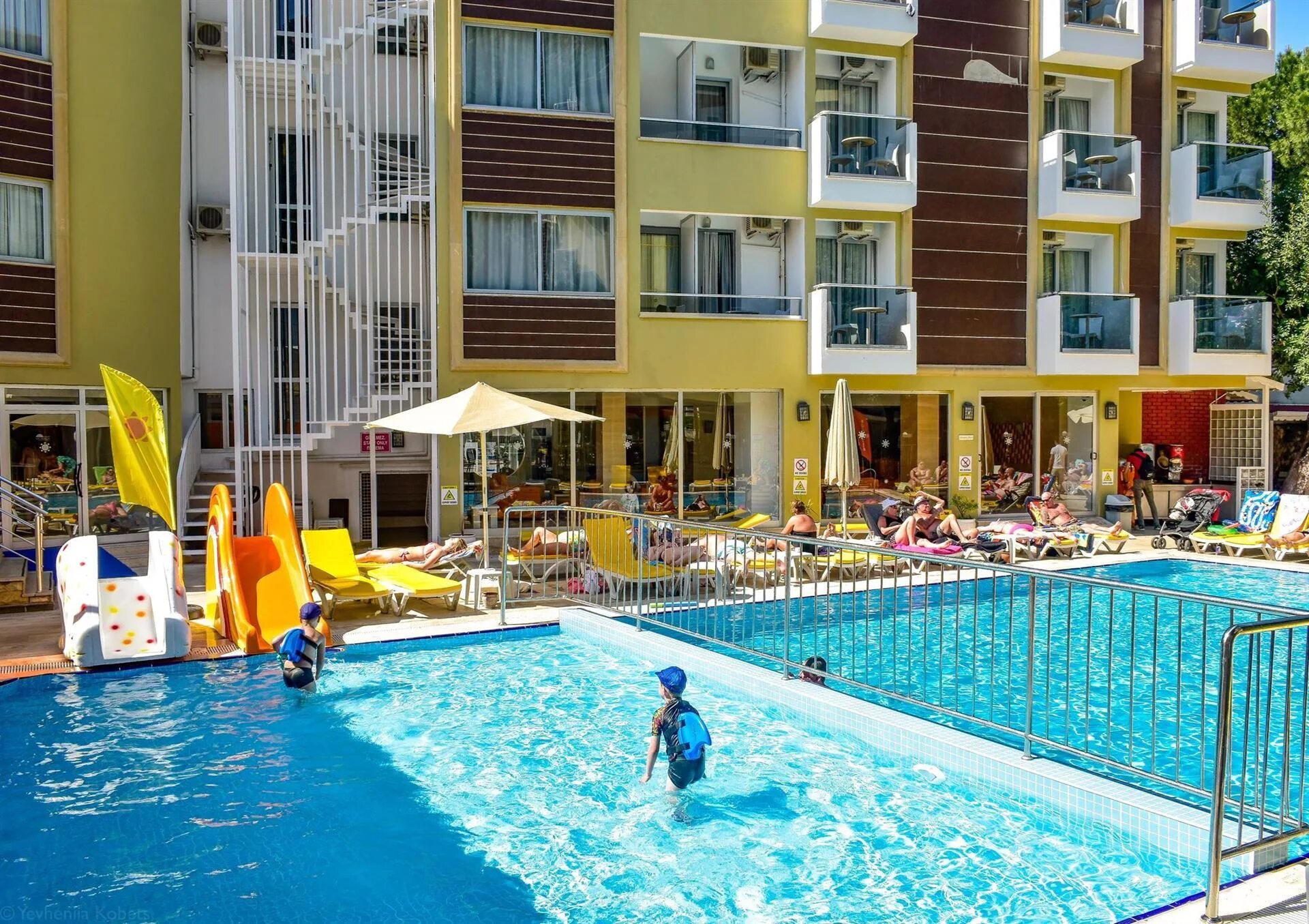 Лесной лагерь инджекум. Хотел 102. Хургада отель дессоле марлин. Хотел 102. Берлин грин парк болгария.