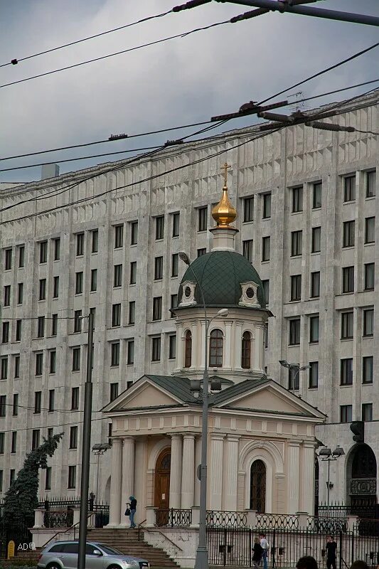 Арбатская площадь 4. Часовня на Арбатской площади. Церковь на Гоголевском бульваре. Храм часовня Бориса и Глеба на Арбатской площади. Храмы метро Арбатская.