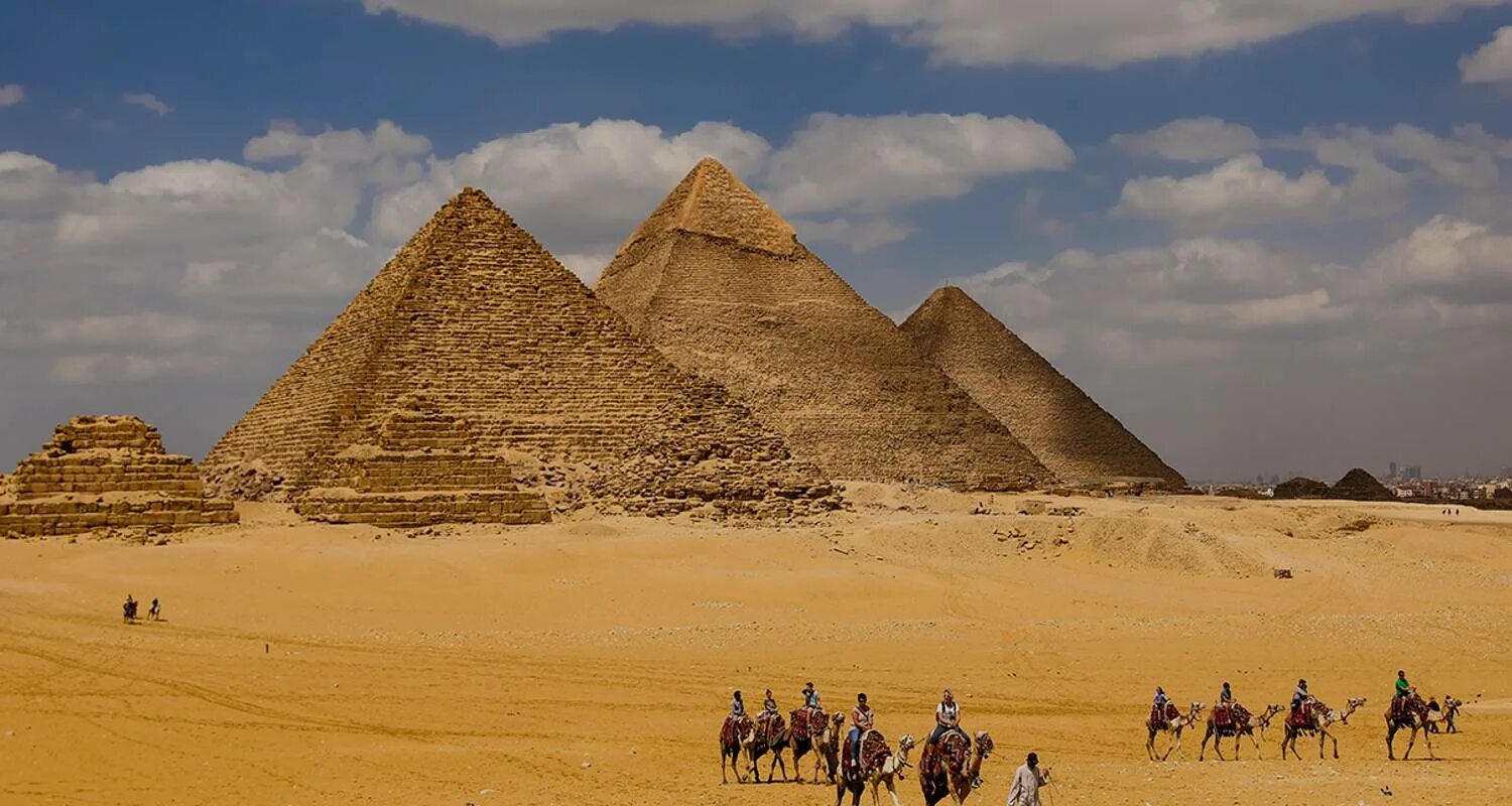 В какой стране находятся пирамиды. Хургада пирамиды Хеопса. Каир пирамиды. Люксор пирамиды Египет. Египет Каир сафари.