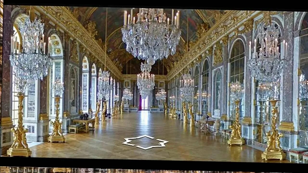 Версаль режим работы. Зеркальный зал Версальского дворца. Зеркальная галерея Версальского дворца. Версальский дворец зал Дианы. Зеркальная комната Версальского дворца.