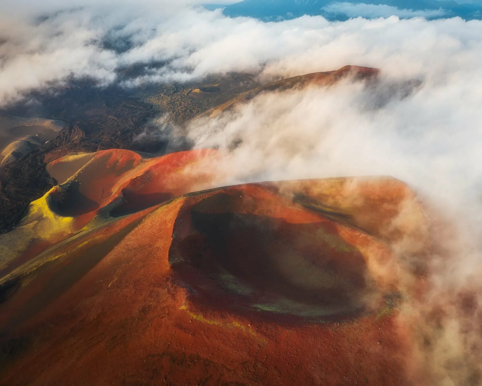 Солнце камчатка. Восход на камчатке. Восход солнца петропавловск-камчатский. Скалы три брата камчатка. Рассвет на камчатке.