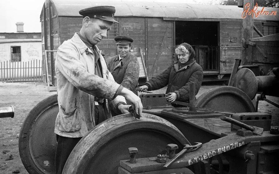 1951 россия. Железная дорога 1951 года. Первые железнодорожники. Железнодорожники 30-х годов. Железнодорожники царской России.