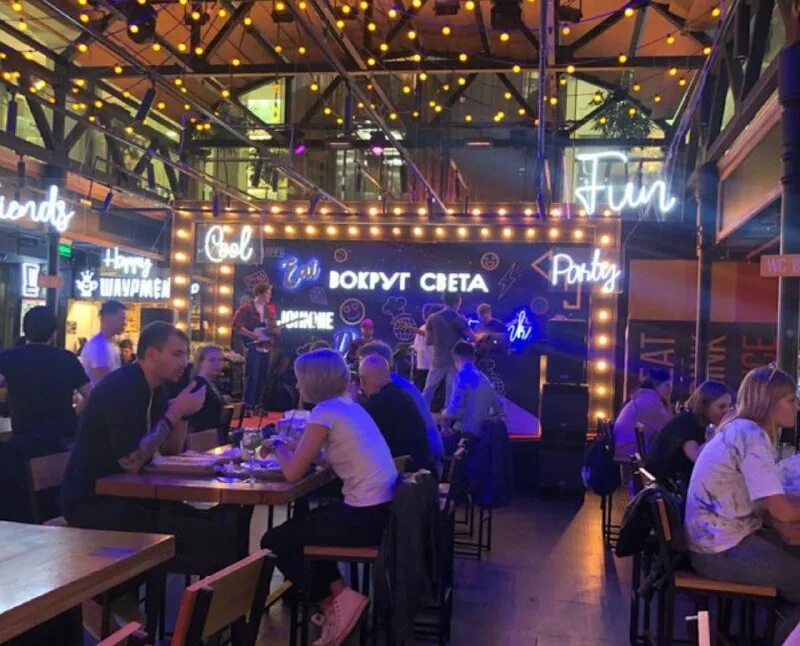 никольская ул. бар вокруг света на никольской. вокруг свет гастромаркет. никольская плаза фудкорт вокруг света. бар вокруг света на никольской.