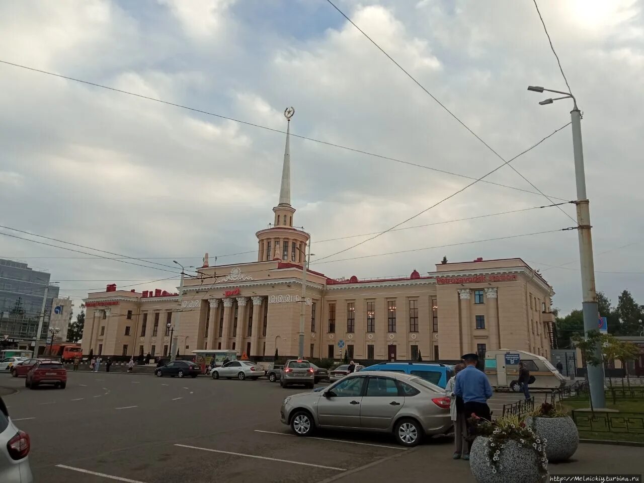 Ржд петрозаводск телефон. ЖД вокзал Петрозаводск. ЖД вокзал Петрозаводск 2022. ЖД вокзал Петрозаводск 2021. Железнодорожный вокзал города Петрозаводска.