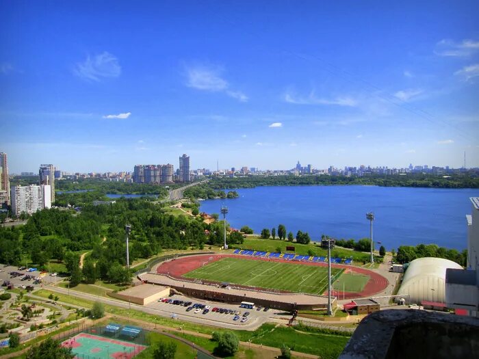Строгинский затон. Вид на строгинский затон. метро строгино парк. большой строгинский зат.
