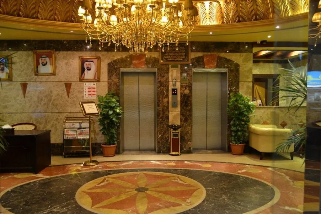 Crystal plaza al. Crystal Plaza Hotel Шарджа. Crystal Plaza 2 Шарджа. Crystal Plaza Hotel 2 ОАЭ Шарджа. Кристалл Плаза Шарджа 3.