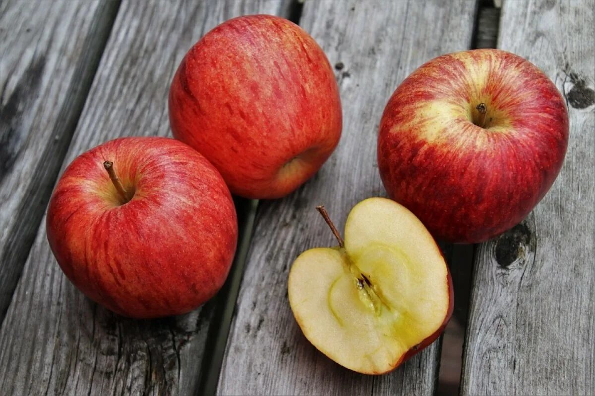 Яблоко картинка. Яблоки кехура Грузия. Яблоки красные. Спелые яблоки. Яблоко фото.
