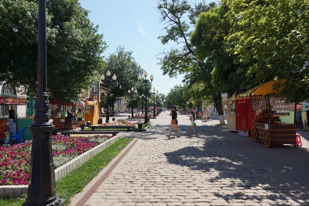 Ейск фото. Курортный городок Ейск. Ейск Краснодарский край. Краснодар город Ейск. Ейск Центральная улица.