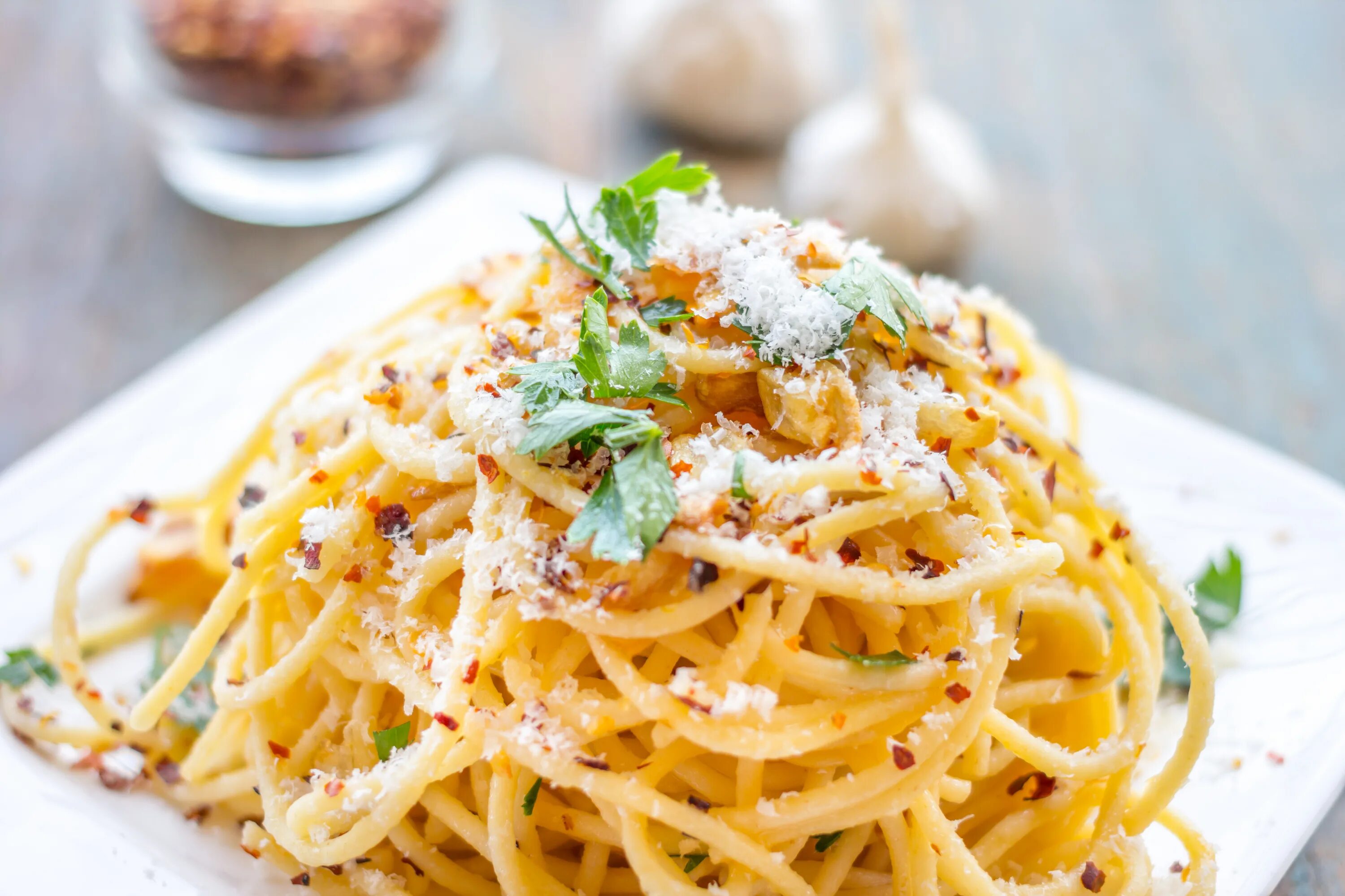 Спагетти Алио олио. Паста aglio olio. Спагетти aglio e olio. Спагетти Альо олио э Пеперончино.