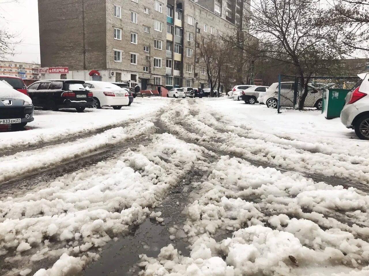 Сегодня можно выходить на улицу. Комсомольск на Амуре зима 2014. Комсомольск на Амуре снегопад. Снег в Комсомольске. Сильный снегопад в Хабаровске.