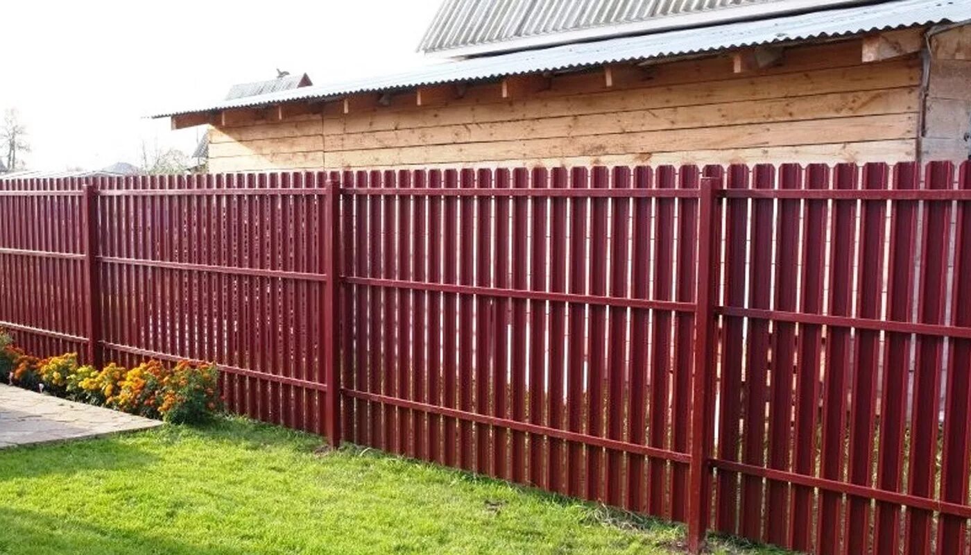 Уральские заборы. Уральские заборы. Красивый забор из профнастила. Зеленый забор из профнастила. Забор 2 метра высотой.