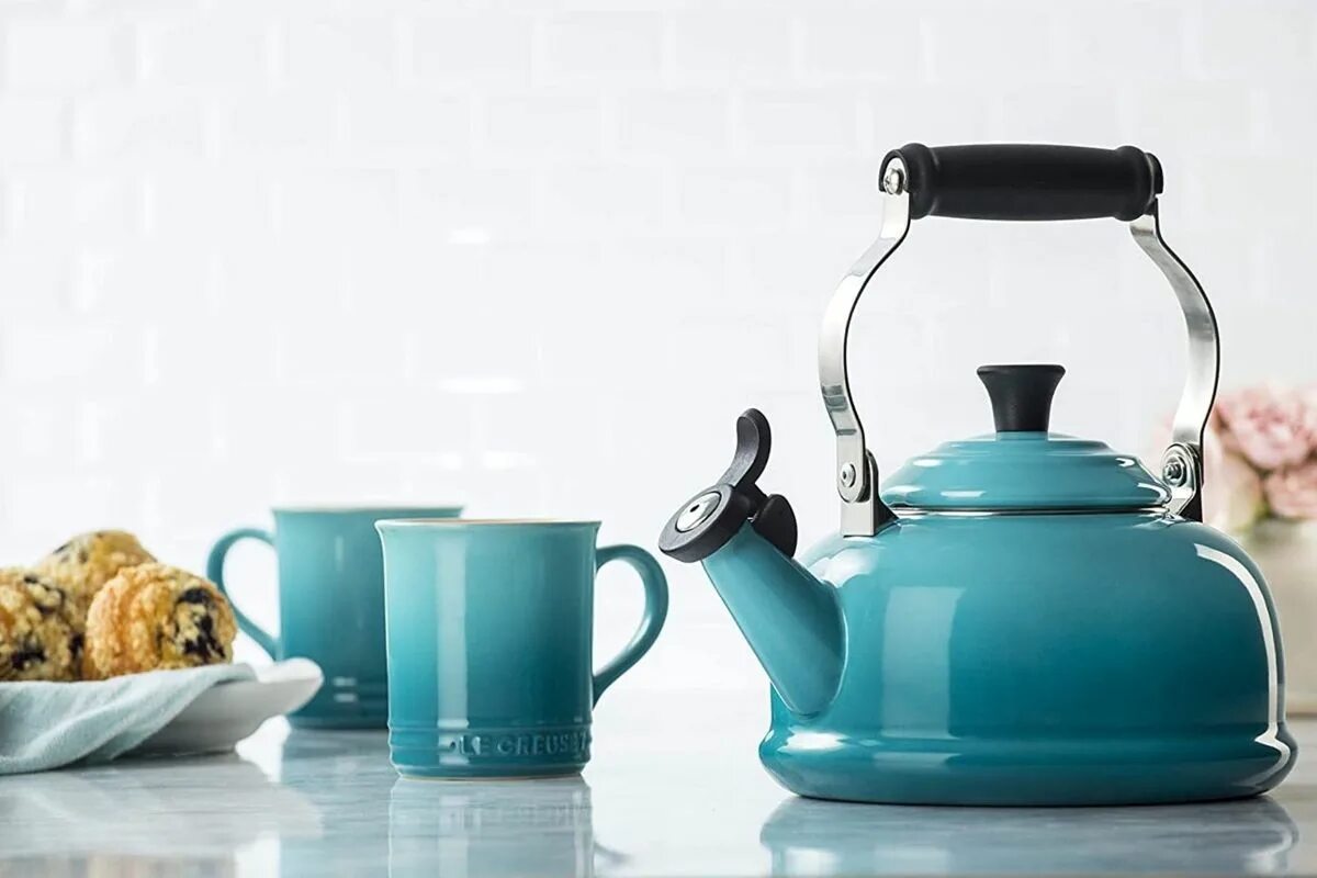 Чайник le Creuset. Le Creuset чайник со свистком. Чайник Solis Tea kettle Classic. Чайник заварочный черный le Creuset.