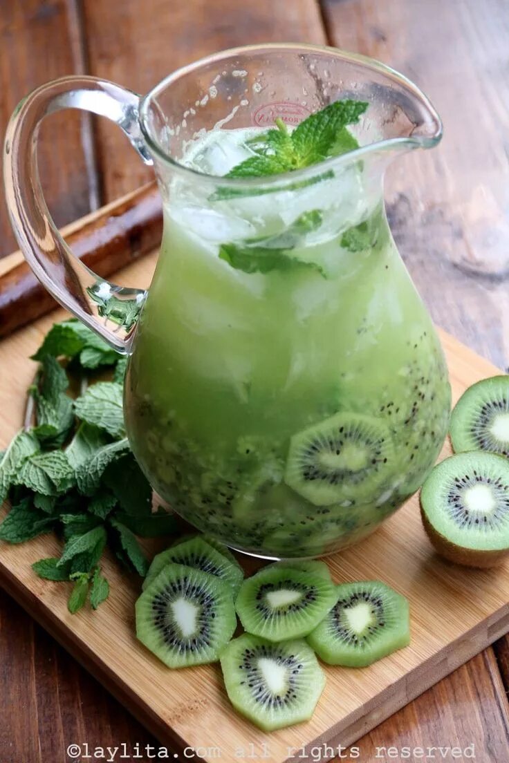 Как называется мохито. Лимонад киви фейхоа. cocktail мохито киви. коктейль киви лайм. лайм киви напиток.