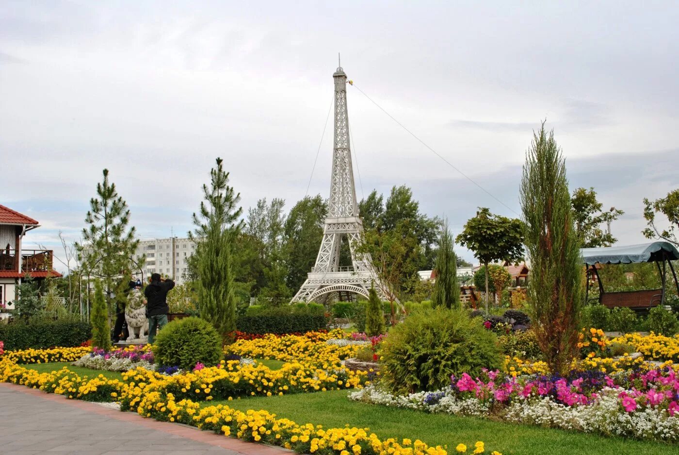 парк топиарного искусства сады мечты абакан. эйфелева башня сады мечты абакан. эйфелева башня сады мечты абакан. парк топиарного искусства абакан. сады хакасии.