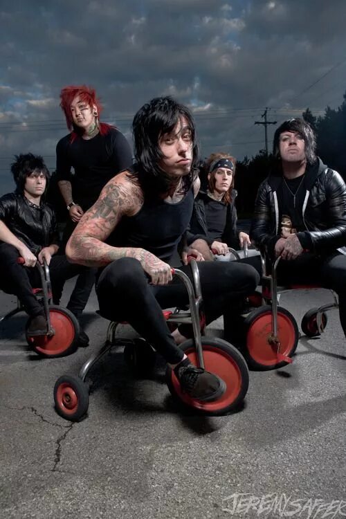 Falling in reverse roland. Группа falling in reverse. escape the fate ронни радке. escape the fate ronnie radke. falling in reverse эмо.
