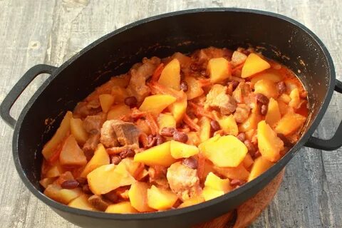 Мясо в казане с картошкой и овощами