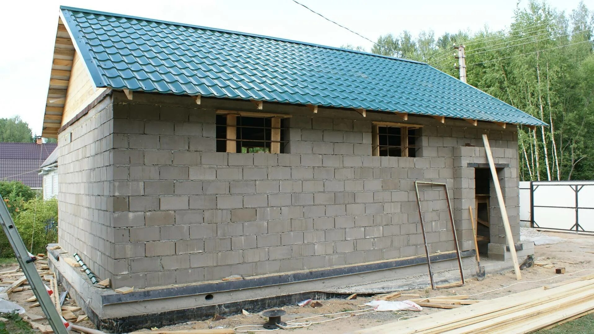 Фундамент под гараж из пеноблоков. Фундамент для гаража. Фундамент из шлакоблоков. Фундамент под кирпичный гараж 4х6. Фундамент под гараж из пеноблоков.