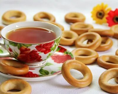 Чай с баранками и торт