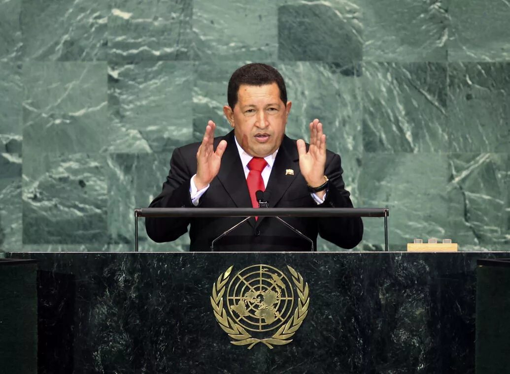Трибуна оон. Уго Чавес в ООН. Уго Чавес на трибуне ООН. Уго Чавес выступление в ООН. Уго Чавес речь 2006.