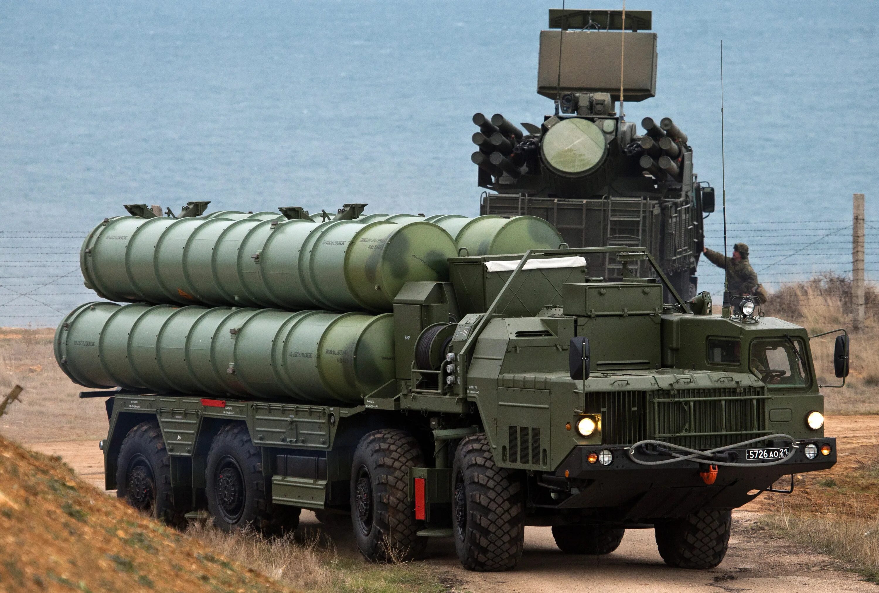 Сколько стоит с 400. S400 Триумф. С-400 Триумф. С400 ПВО. С-400 ракетный комплекс.