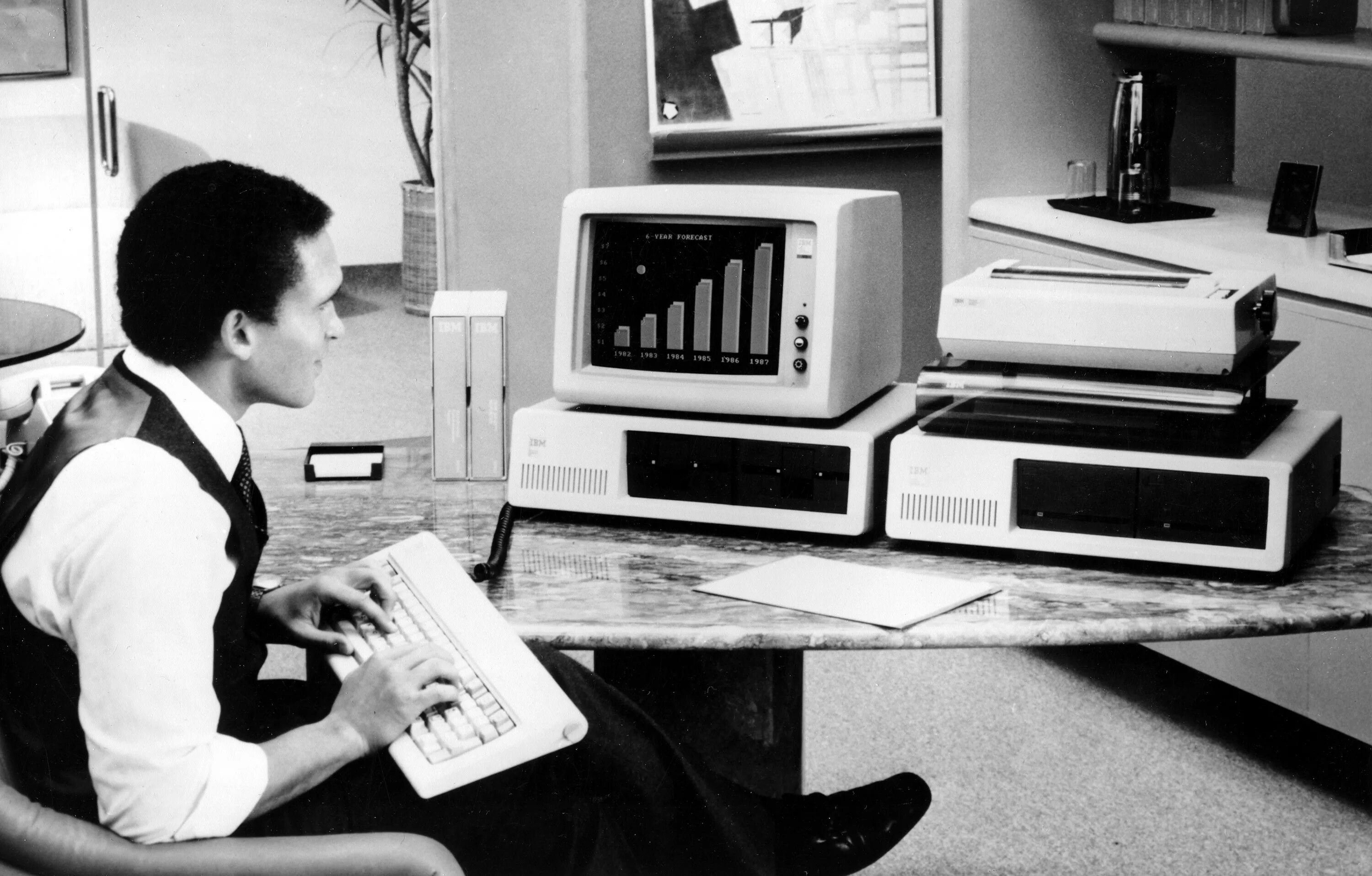 Компьютер начал. Компьютеры IBM 80-Х. Компьютер IBM 1980. ПК IBM 1980 года. Компьютеры IBM PC 1980 годов.