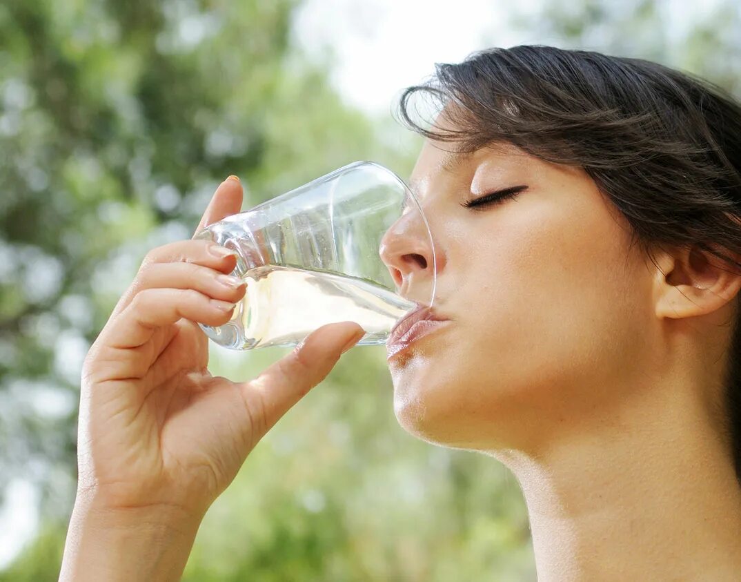 Вода для мочекаменной болезни. Чай и вода. Меры профилактики против мочекаменной болезни. Человеческая почка пьет воду. Milk and water