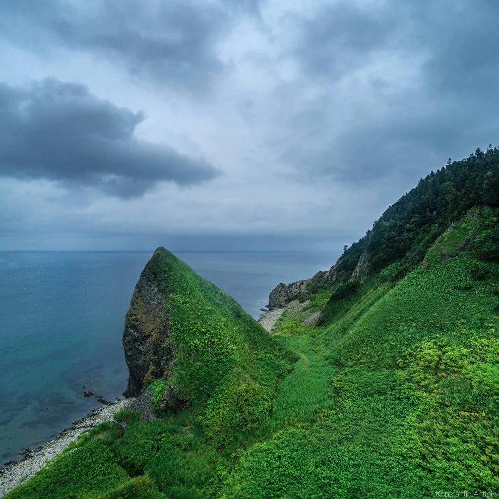Остров южный кунашир. Остров кунашир природа. Остров кунашир вулкан тятя. Остров кунашир. Остров кунашир южно-сахалинск.