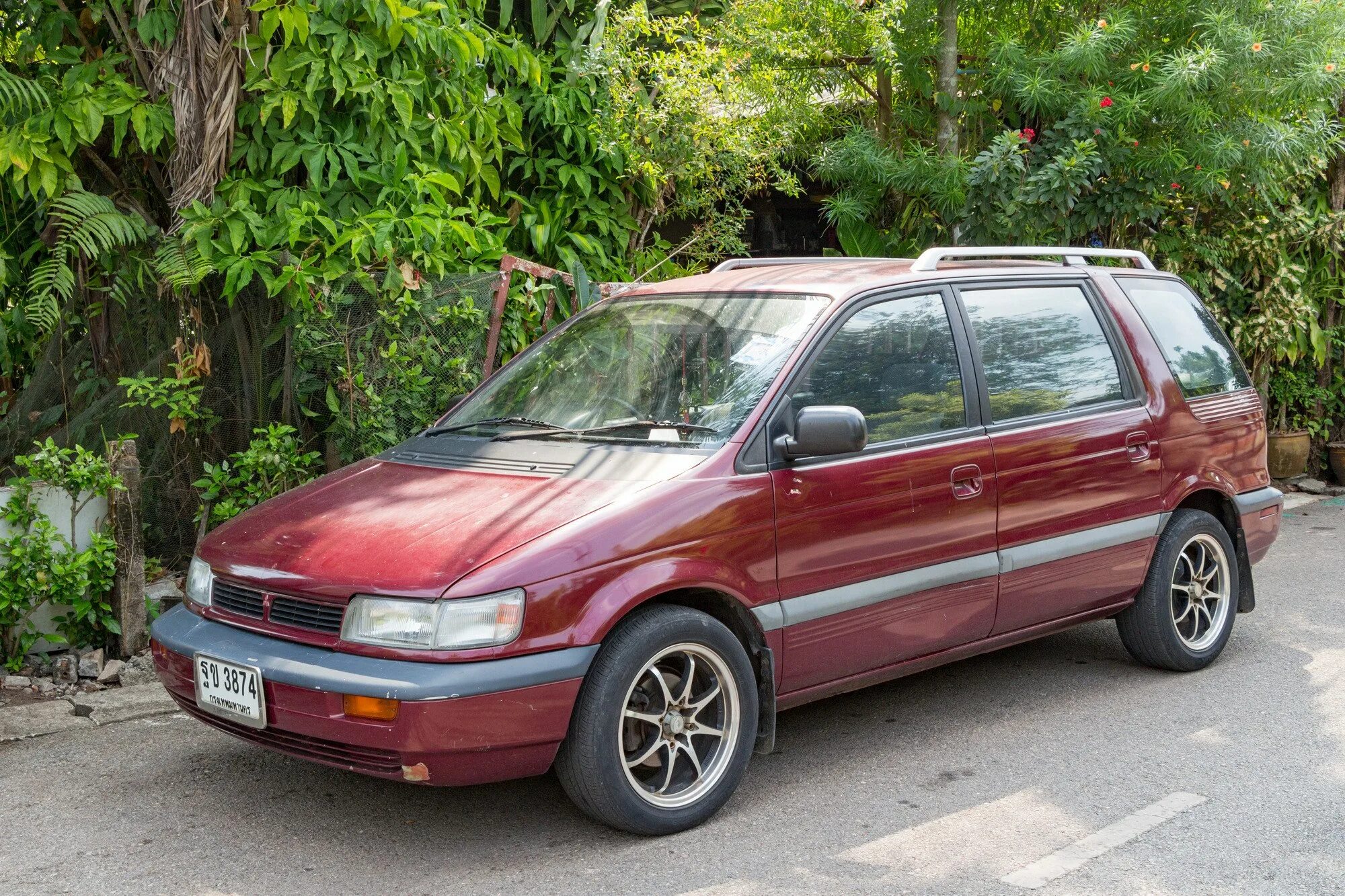 Wagon ii. Mitsubishi space wagon 2. мицубиси space wagon. mitsubishi space wagon ii (1991-1998). mitsubishi space wagon 1997.
