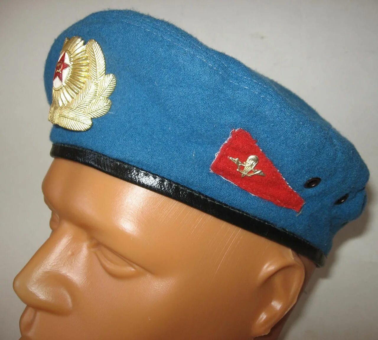 Головной убор десантника. Берет голубой. Берет «вдв». Берет старого образца. Малиновый берет вдв ссср.
