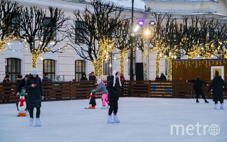 Каток. Манежная площадь санкт-петербург каток. Каток на балтийском вокзале спб. Каток балтийский вокзал. Каток на интернациональной калининград.