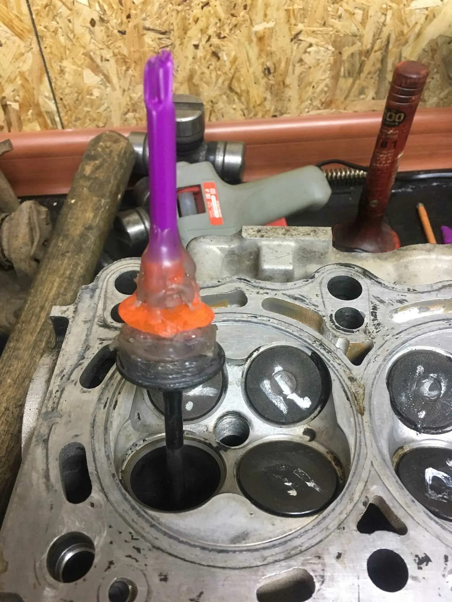 Притертый клапан ваз 2106. Притирка клапанов ваз 2108. Седло клапана 2108. Как правильно притирать клапана. Правильная притирка клапанов ваз 2112 16 клапанов.